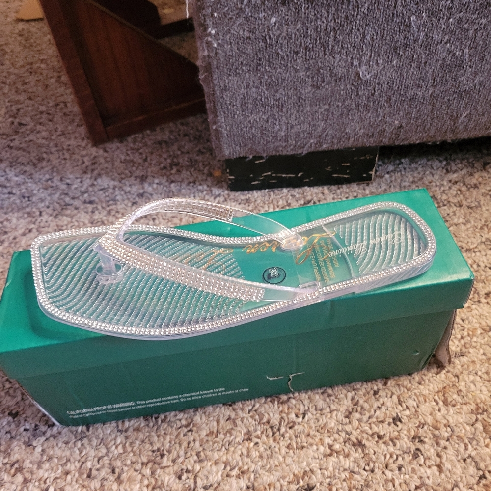 Lauren Lorraine NIB Tampa Clear Sz 7 Thong Sandals